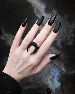 Star’t Beauty Lab | Черный маникюр 2024: стильные и актуальные идеи дизайна ногтей