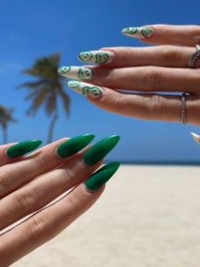Star’t Beauty Lab | Зеленый маникюр 2024: стильные идеи дизайна ногтей